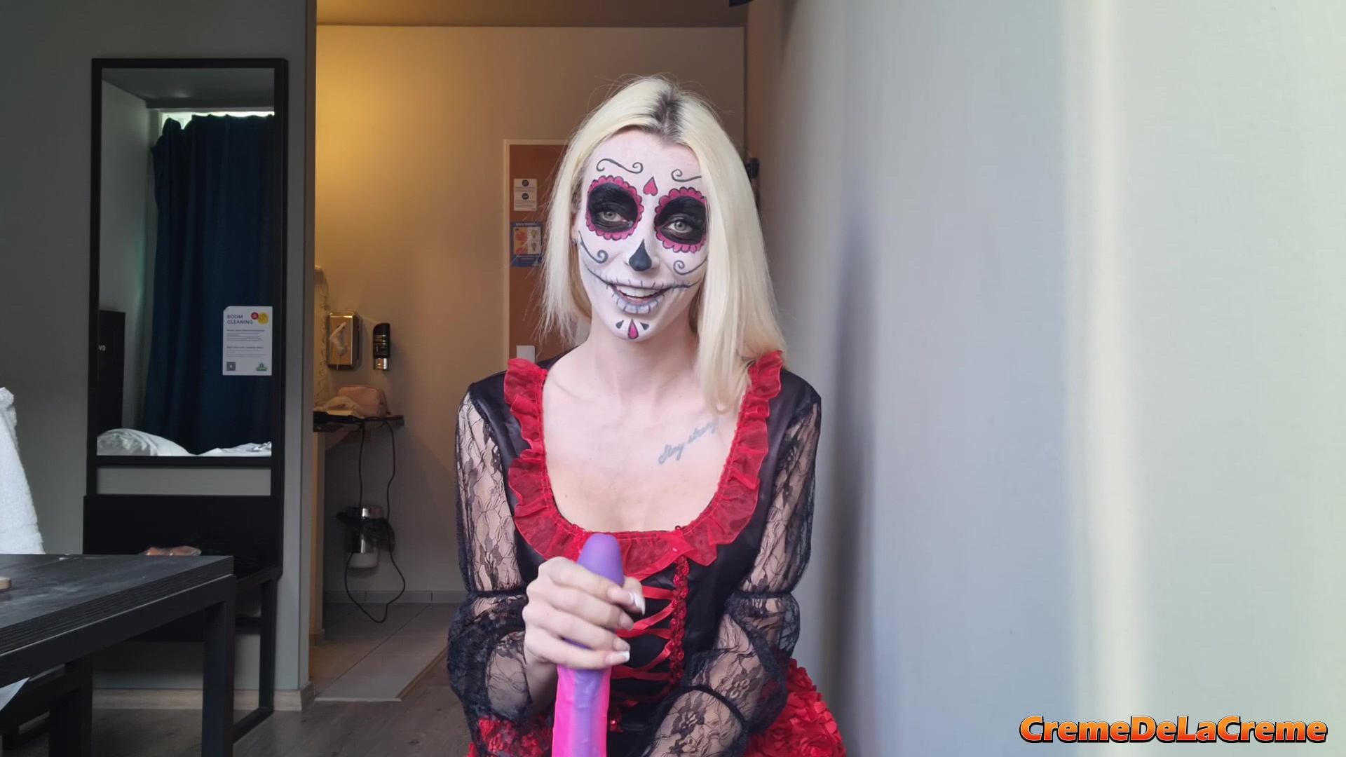 Süßes sonst gibt es Saures Wie feierst du so El dia de los Muertos? Mir würde da was ganz besonderes einfallen, mit geilem DirtyTalk und einer Wichsanleitung, die Dich zum spritzen bringt.