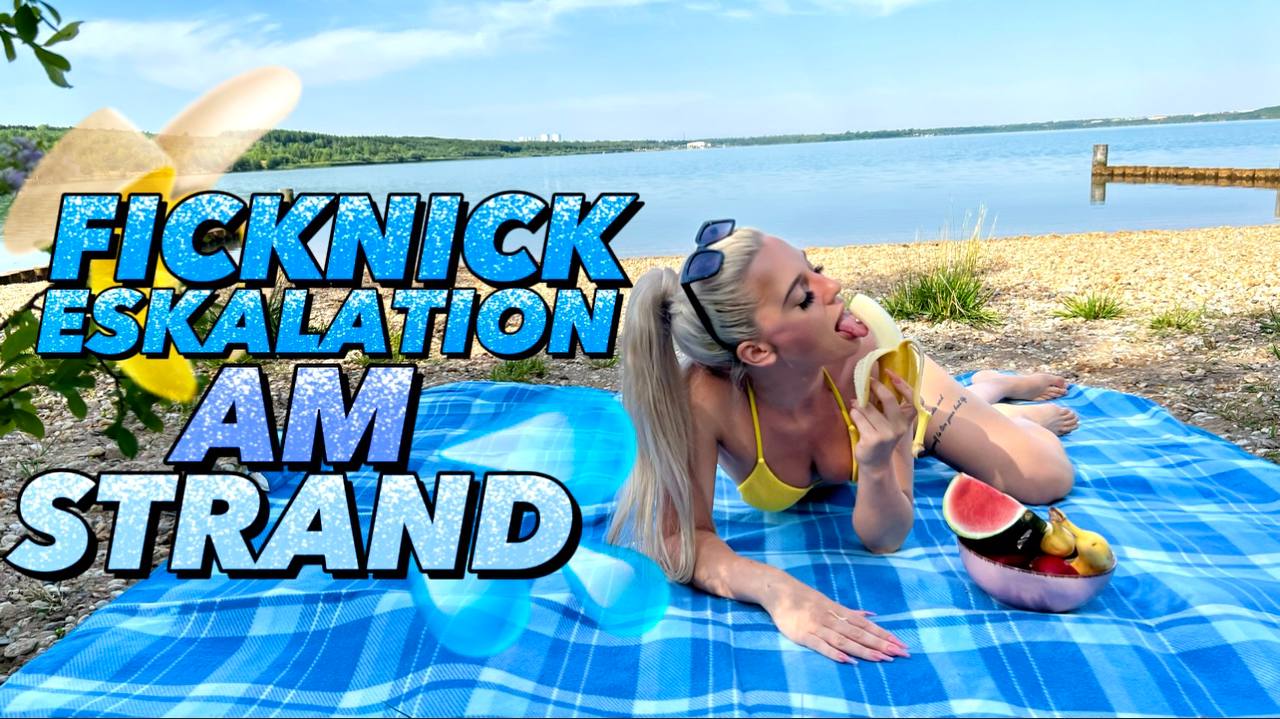 FICKNICK ESKALATION AM STRAND !!! Was bietet sich besser an nem heißen Sommertag an als nen geiles Picknick am Strand. Als ich gerade dabei war genüsslich meine Banane zu genießen, kommt auf einmal ein Typ von hinten an und haut mir auf den Arsch. Mein praller Knackarsch in meinem knappen Bikini hat ihn wohl etwas aus der Fassung gebracht. Ja was soll ich sagen… seine Banane ist auch viel geiler! Und so entwickelt sich aus dem Picknick ganz schnell ein FICKNICK !!! Endlich mal wieder Public ficken! Hoffentlich hört und niemand….