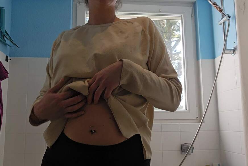 JennaSecret: Heftiger Orgasmus und voll ausgelaufen ! Vorsicht, sehr laut !!!