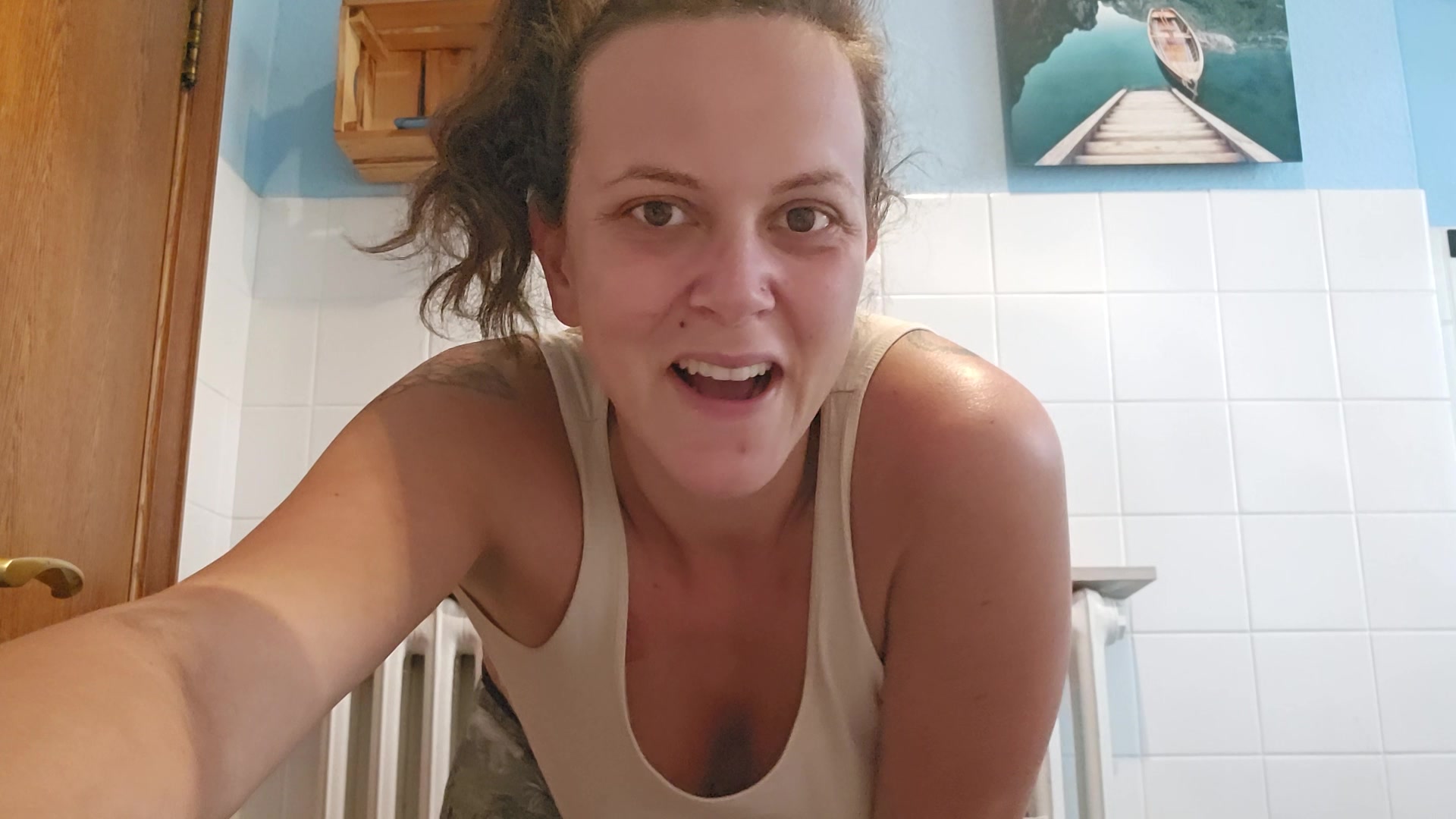 Jetzt bin ich in der 32 Ssw und mein Bauch wird immer dicker und dicker.. du und ich wir Cremen ihn zusammen ein und massieren ihn !!! Dann sind noch meine dicken Milchtitten dran !!! Was stellst du mit ihnen noch an? Soll ich mal ein Video machen wie ich mich rasiere mit dem dicken Bauch?! #schwanger #milchtitten #dickerarsch