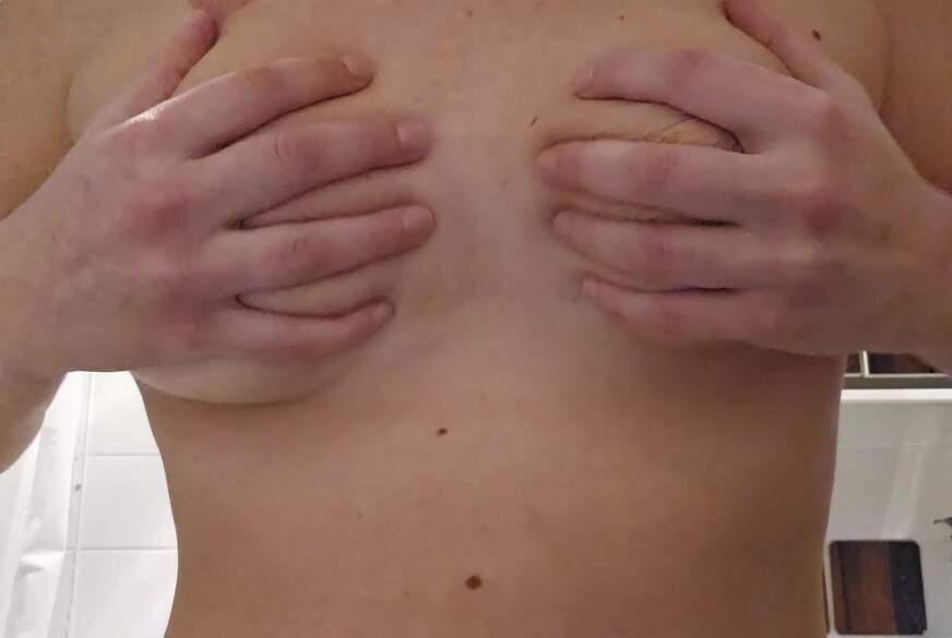JennaSecret: Milchtitten massieren!