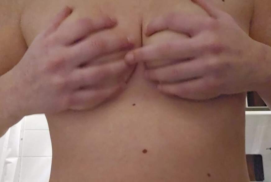 JennaSecret: Milchtitten massieren!