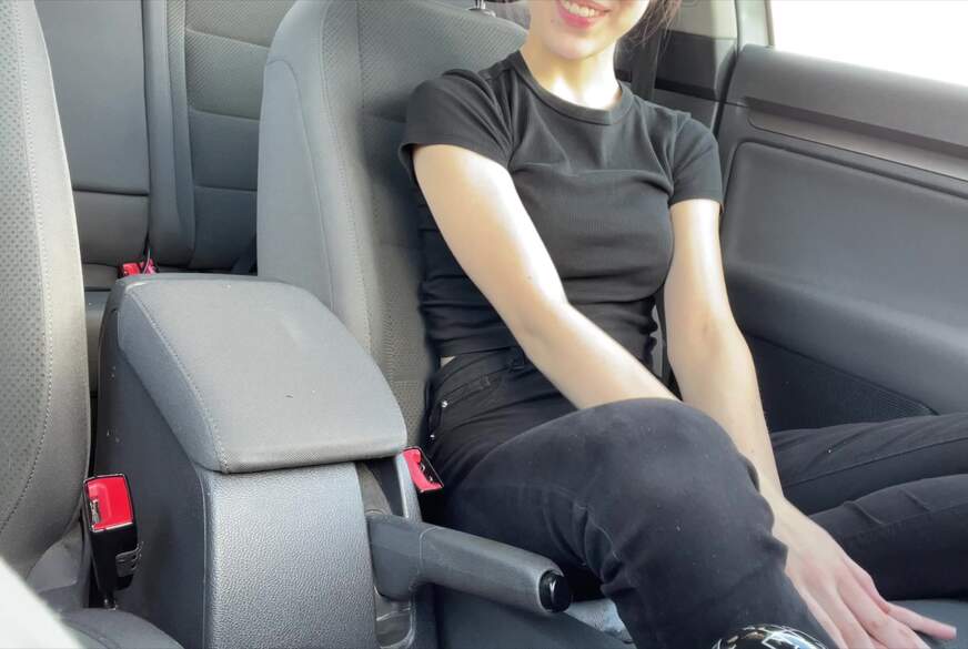 Lunas-Lou: Nach Spaziergang das erste Mal im Auto selbstbefriedigt!!