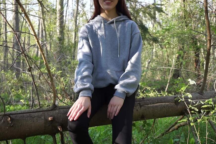 Lunas-Lou: Heißes T**nie besorgt es sich tief im Wald?!? Mein erstes Mal Outdoor!!
