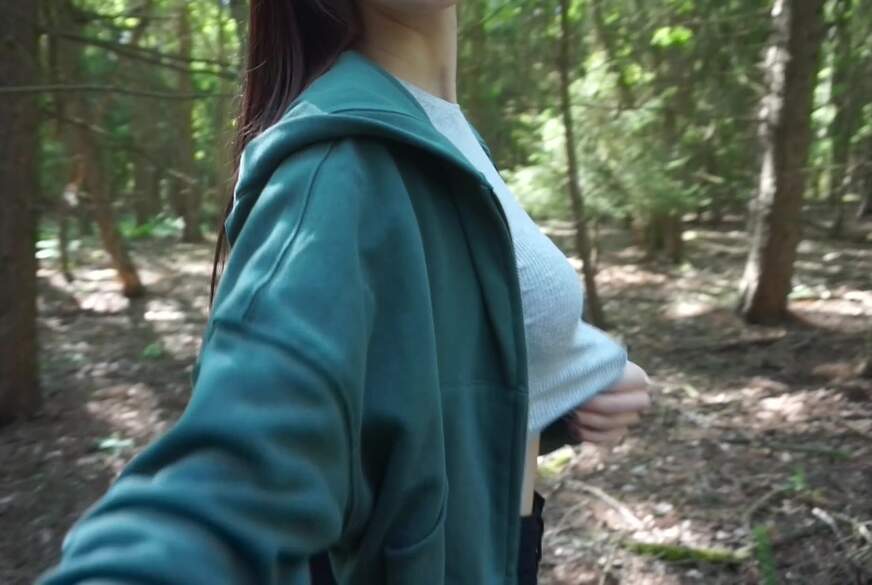 Lunas-Lou: S****aspielchen!! Beim B**wjob im Wald unterbrochen??!!