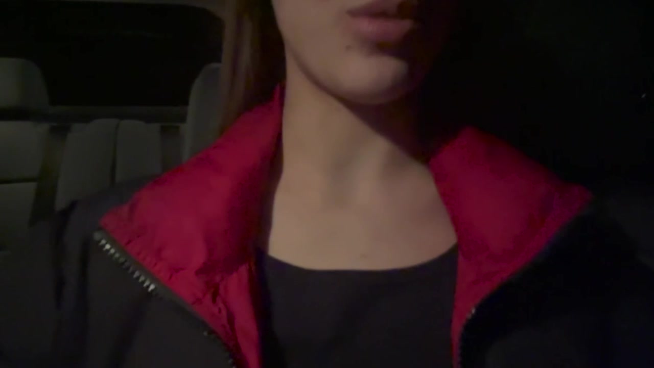 Hey mein Lieber ^^ 
Ich habe wie so oft Abends eine kleine Ausfahrt gemacht als ich plötzlich blöderweise von der Straße abkam und einen Platten hatte   
Ich wusste leider nicht genau wie ich bei dem Auto den Wagenheber ansetze und wo der im Auto überhaupt ist. Zum Glück kam nach einer kurzen Weile ein netter Helfer  
Mein Auto war wieder flott und irgendwie musste ich mich ja revanchieren    Er wollte meine Nummer aber ich hatte da einen ganz anderen Plan  
Prompt war seine Hose unten und ich hatte seinen Schwanz schön in meinem heißen Mund. Als er dann schon richtig steif war meinte er dass ich seinen No Nut November versaue    
Er hatte schon so viel angespart dass er zwei mal heftig gekommen und dabei super viel abgespritzt hat, fand ich irgendwie mega heiß ;))  Denkst du ich bekomme dich auch zweimal zum spritzen    

Alles Liebe und Kuss   Denen Luna