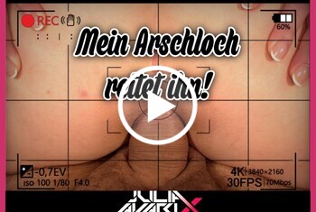 Ich wollte ihn geil mit einem Plug im Arsch reiten. Er hatte andere Pläne! Plug raus. Schwanz rein. Also reite ich weiter mit seinem Schwanz in meinem Arsch! Und ich genieße jede Sekunde davon.