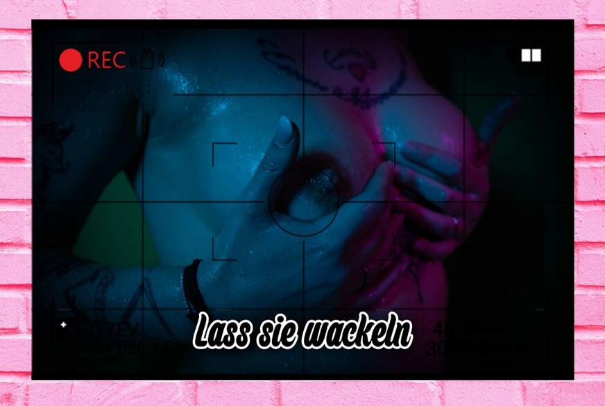 JuliaAvarix: Ich lasse hüpfend meine Titten für dich wackeln! Hochformat
