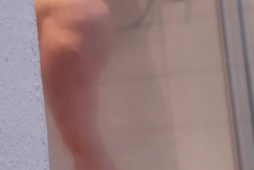 SecretYojimbo: Frau duscht bei Schwiegermutter