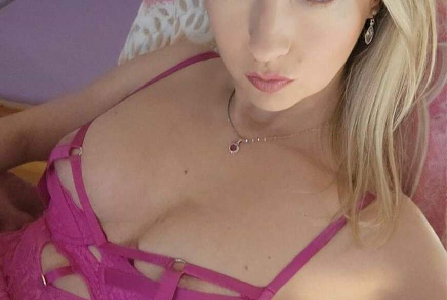 SusiPrivat: Krass Pink. Hole deinen S*****z aus der Hose und komm mit mir!