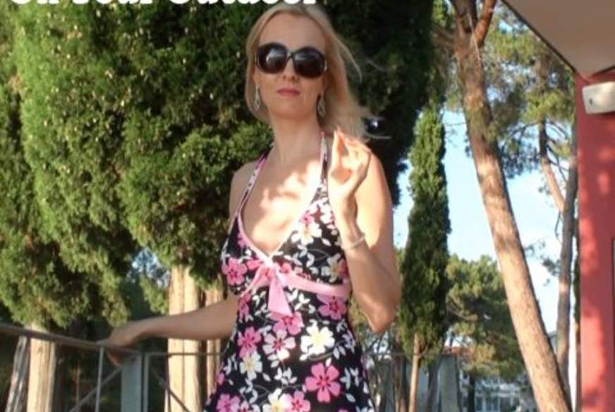 SusiPrivat: TOTAL VERRÜCKT Outdoor mastubiert unter Urlaubern*Kein fake