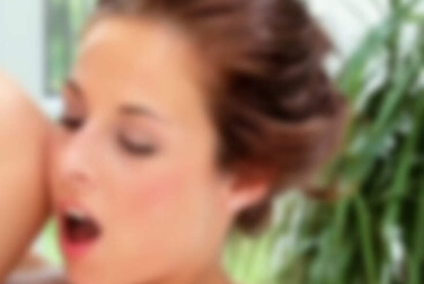 Antonia-19: Öffentlicher Sex mitten in einer Schwimmhalle!!!