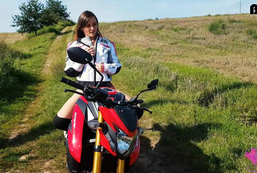 Doreensworld: Die immergeile und n**se Motorradf***e