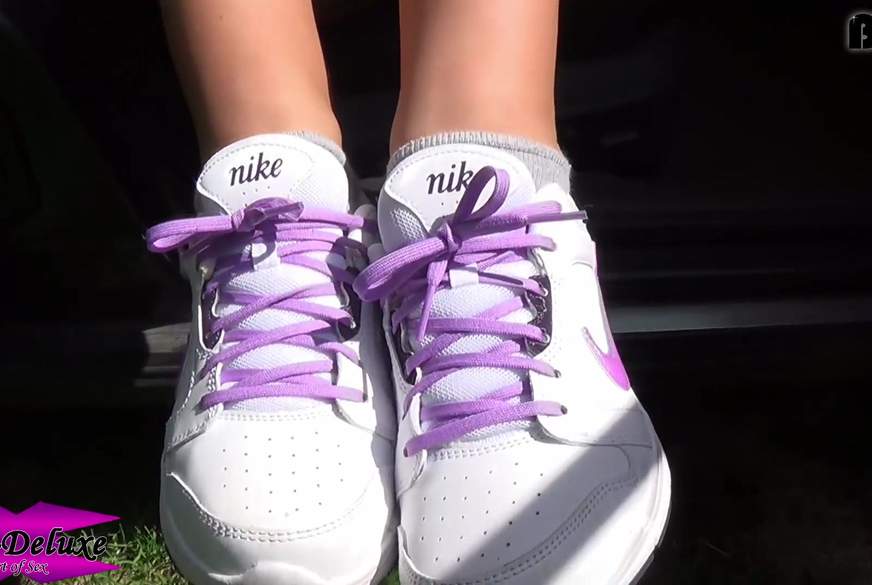 Geiler Nike Footjob von Siva-Deluxe pic4