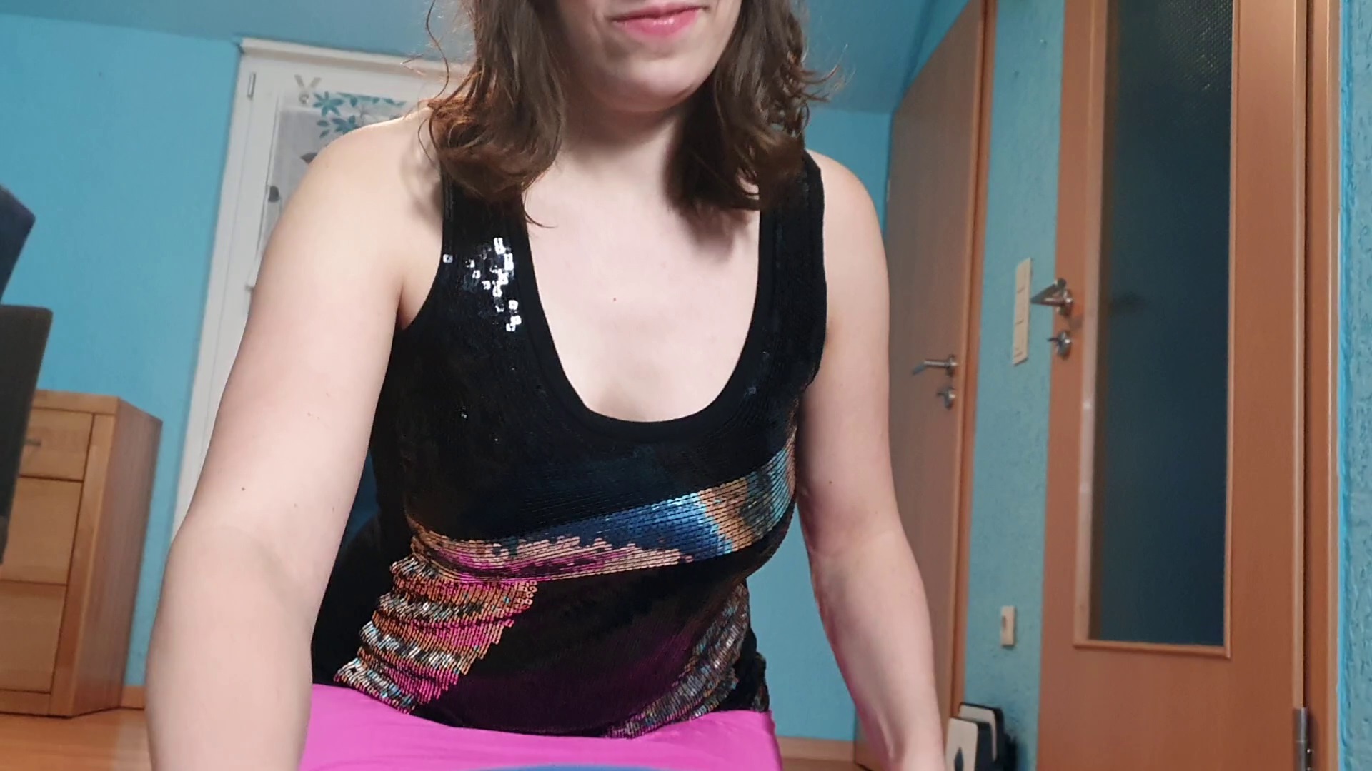 Nach einer wilden Partynacht war ich mal wieder Fickgeil und mein Fötzchen so richtig nass, da kam der Typ an der Bar wie gerufen um mein Loch ordentlich zu stopfen. Die geile dreckige Ficksau war so geil darauf seine Ficksahne ohne Verhütung schön tief in mich reinzuspritzen mit der Gefahr mich zu schwängern. 
Der letzte Risikofick hatte mich so geil gemacht, dass mir alles egal war und ich einfach nur ficken und es genießen wollte. 

Stehst du auch auf Risikoficks?