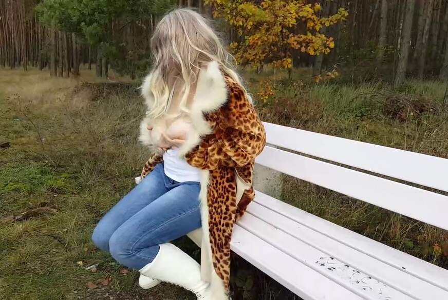 MandyReal: Alleine auf der Bank! Keiner will mich!