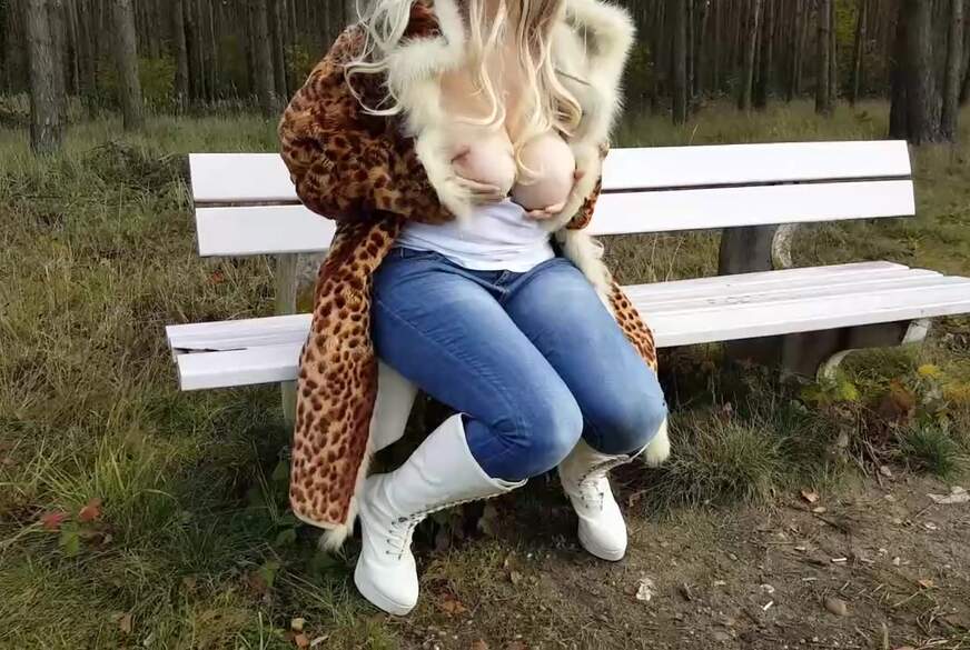 MandyReal: Alleine auf der Bank! Keiner will mich!