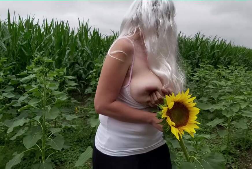MandyReal: Blond F***t Gut!