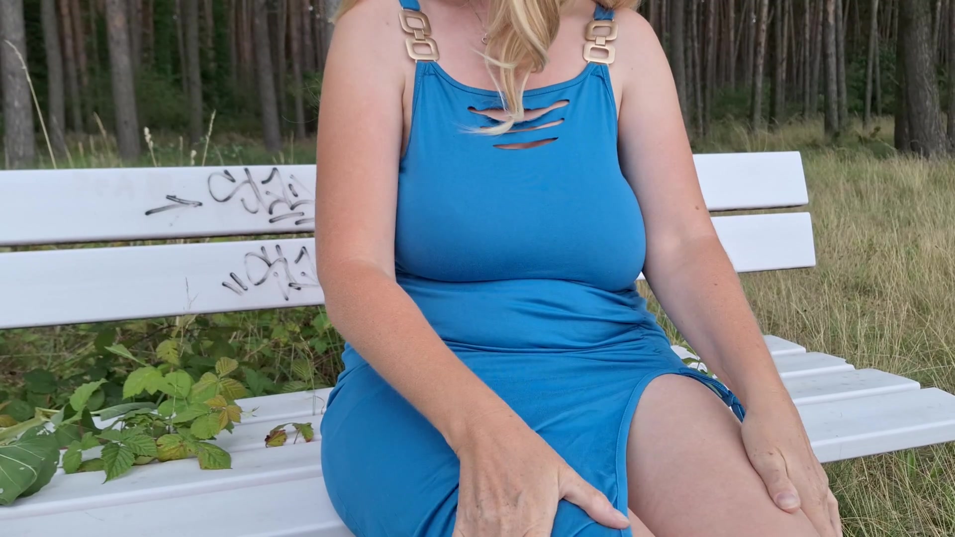 Dirty Talk Video! Ich bin Single und das schon so lange. Männer haben wohl Angst vor Blondinen mit dicken Titten und einer nimmersatten Spermageilen Pussy! Ich Ficke so gerne, und am liebsten 3 mal pro Tag. Mein letzter Sex ist jetzt 8 Wochen her. Ich weiß nicht mal mehr wie Sperma schmeckt! Ich bin sogar \