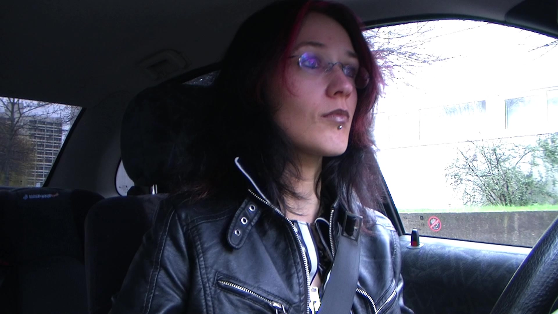 Ich hätte damals nie gedacht, dass ich mal so pervers und schwanzgeil werde. Um so mehr Schwänze in meiner Fotze drin waren, um so versauter wurde ich mit der Zeit. Schon damals war ich eine versaute Ficksau mit süßen kleinen Titten. Meine  Muschi war zu diesem Zeitpunkt noch fast unbenutzt, doch das sollte sich wohl anscheinend schnell ändern. Mein erstes Outdoor Ficktreffen mit meinem Ficker stand an und ich war total aufgeregt. Ich hab es überspielt und mich auf ein riskantes Outdoor Ficktreffen eingelassen. Direkt am Rastplatz habe ich mich ohne Gummi durchficken lassen. Jeder konnte mich beim Schwanz blasen sehen und wie ich auf dem Auto dreckig durchgefickt wurde. Mein Ficker fand es geil so ein junges Fickloch zu ficken und sich das zu holen, was er brauchte. Ich bin selbst total überrascht, was ich doch mit der Zeit für ein kleines verdorbenes Fickstück ich geworden bin.