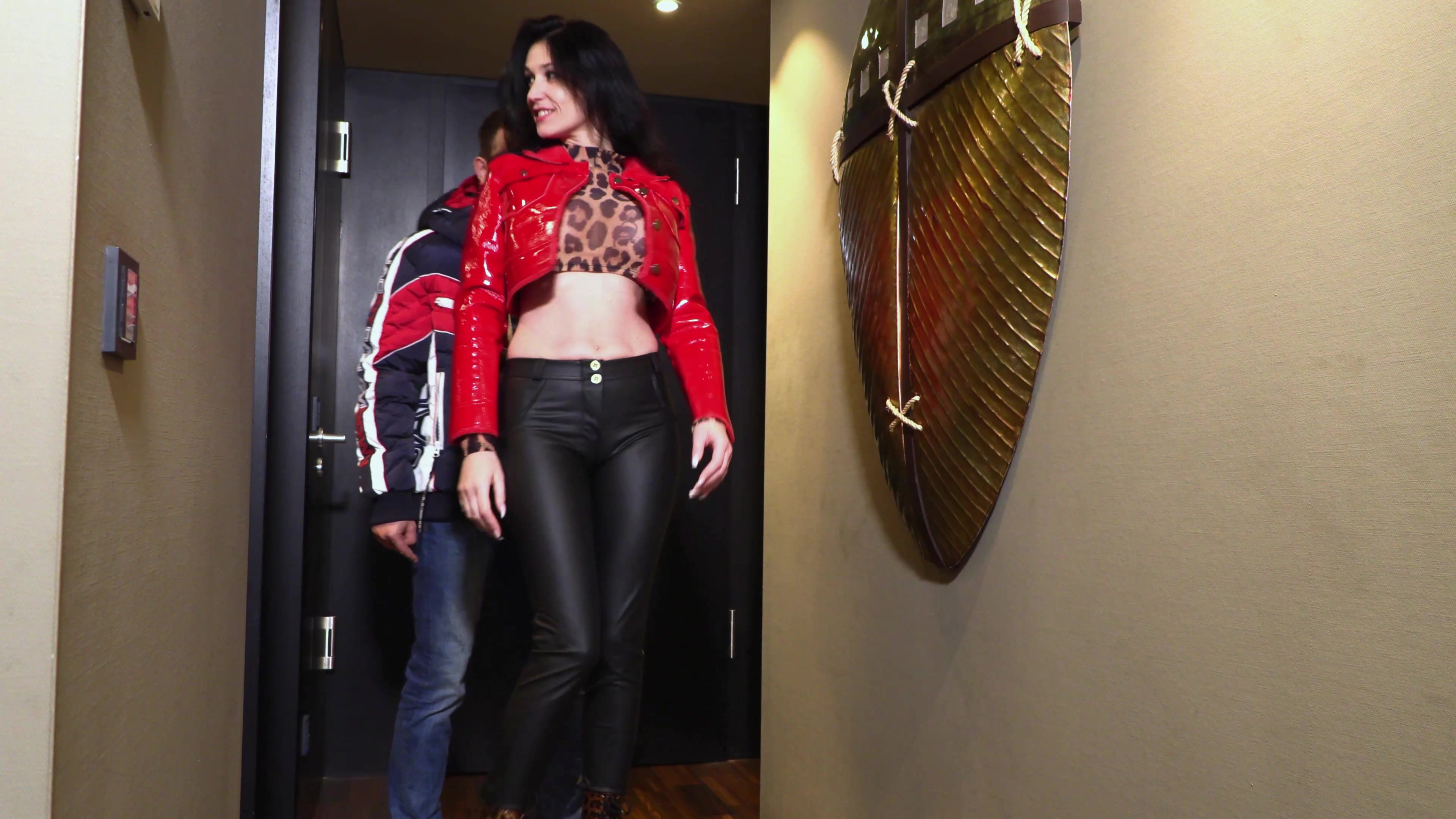 Langsam werde ich süchtig nach diesen geilen Fick Kontakten, die sich einfach spontan hier so ergeben. Als perverseste AO Sexschlampe gebe ich jedem die Adresse zum reinficken. Immer wieder bin ich geil auf versaute AO Ficktreffen, die wie ein geiler Hardcore Quicky ablaufen. Einfach vorbeikommen und sich schön den Schwanz von mir lutschen lassen. Anschließend wird meine feuchte Fotze gefickt bis ich geil komme. So spermageil wie ich bin lass ich mir anschließen die Fotze noch schön besamen. So schnell macht man heutzutage Ficktreffen aus, geil oder?