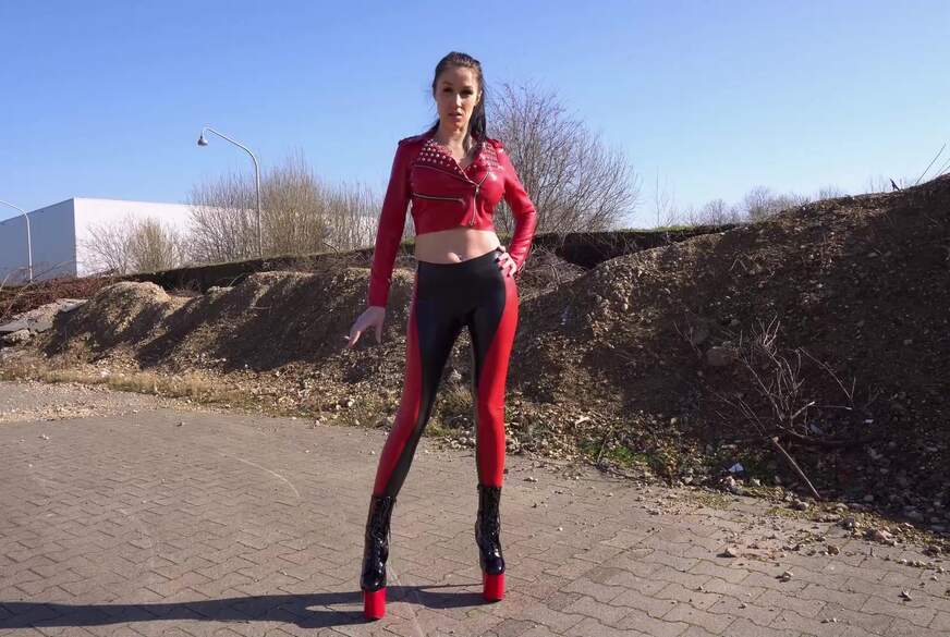 Rubber Smoking Fetish - Schau mir beim rauchen zu und w***s ihn h**t von MeliDeluxe pic1