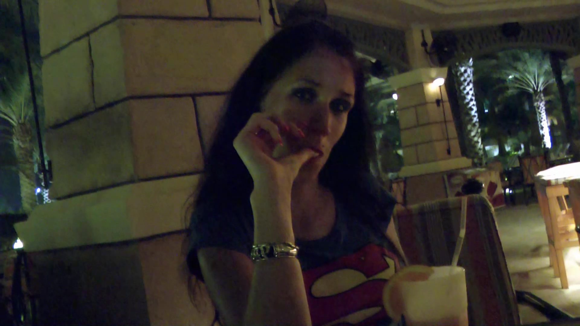 Leider ist da ein peinlicher Unfall passiert, den ich lieber nicht hier gezeigt hätte. Im Urlaub habe ich an der Pool Bar einen netten Typen kennengelernt. Spontan hat sich ein geiler Fick in der Toilette direkt nebenan ergeben und ich habe total gierig an seinem Schwanz gelutscht. Seinen Fickriemen habe ich so geil abgeritten das etwas Unglaubliches passiert ist. Damit haben wir wirklich nicht gerechnet. Meine Geilheit hat gesiegt und ich habe den jungen Tourist ordentlich leer gesaugt.