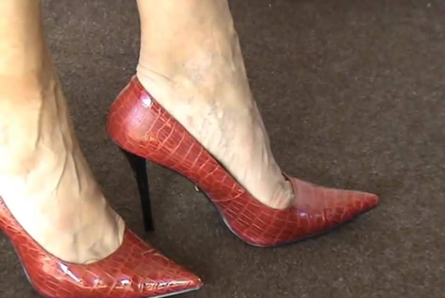 Hot-Lady: High- Heels in Rot!