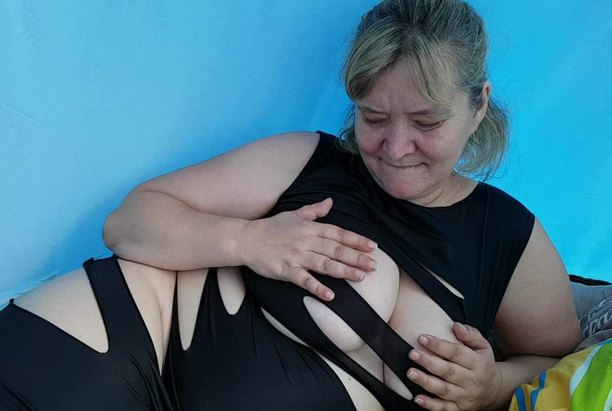 MilfChantal: Biodildo Outdoor