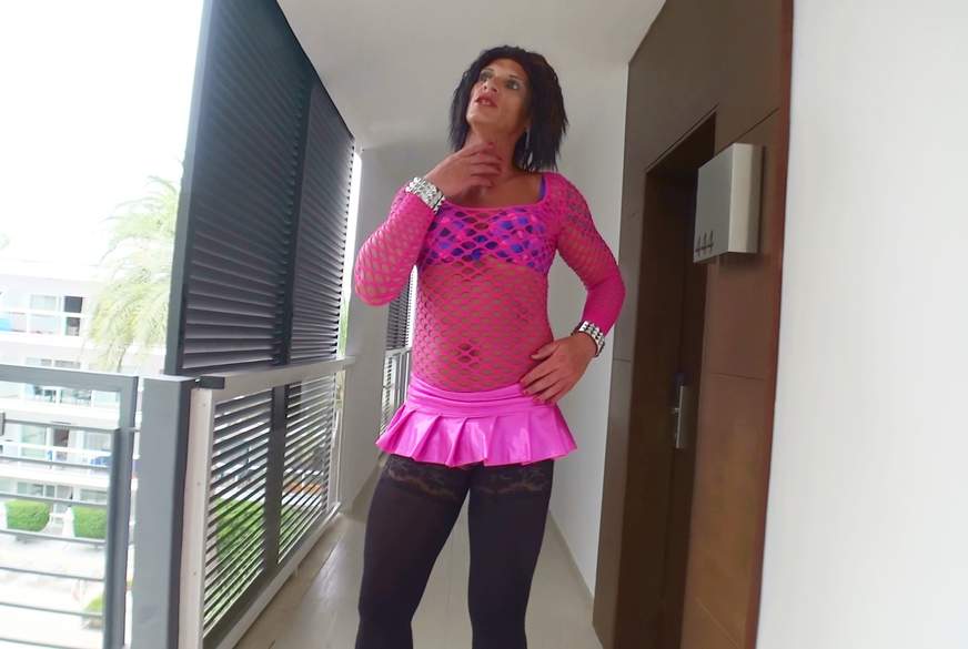 Wer blöde tickt wird in den A***h g*****t von TransJenny