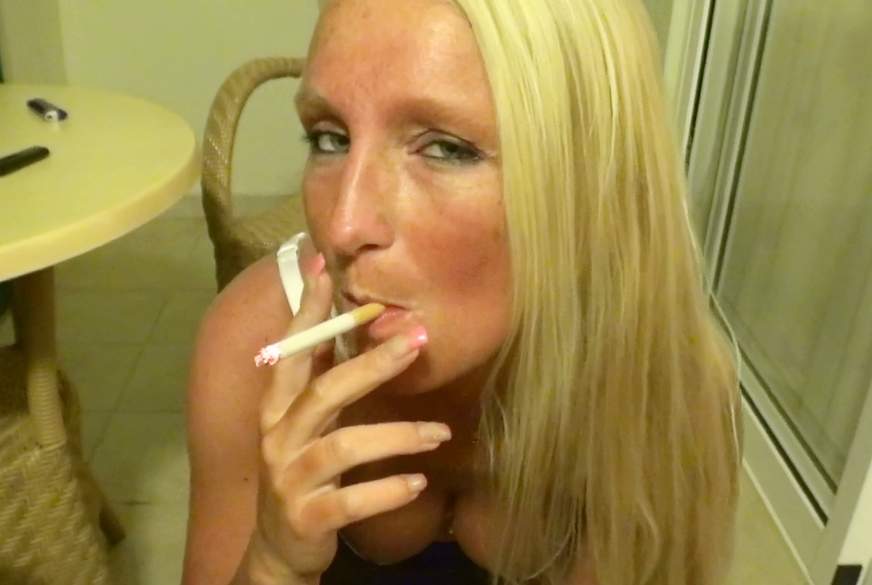 Dirty bis die W****e pumpt - Smokin von TransJenny