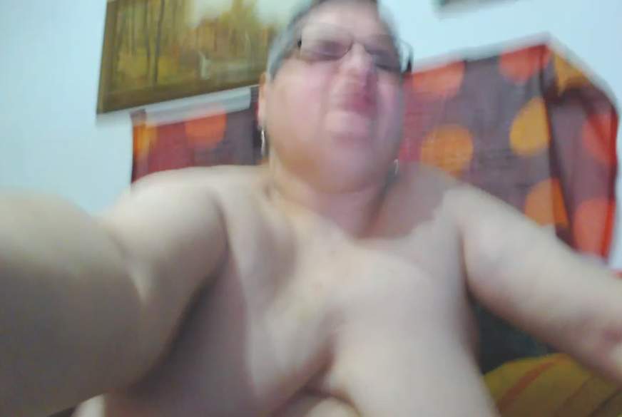 Sexyclaudia46: Klebeband an die Titten