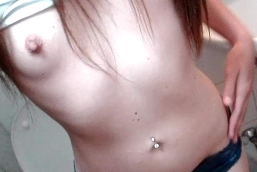 LexxyCream: Wo sind meine SEKT Liebhaber? NS am WC!