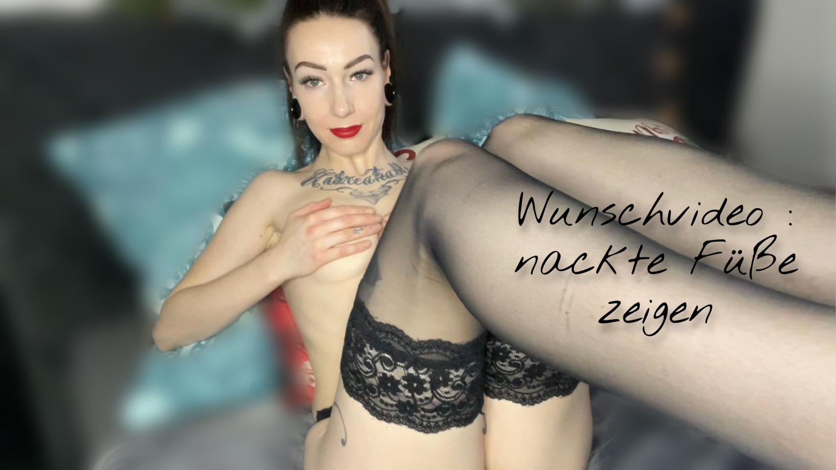 Wunschvideo , nackte Füße zeigen Gerne erfülle ich Dir deine Wünsche, heute mit meinen Füßen. Ich ziehe also die sexy Nylons aus und du erblickst meine heißen nackten Sohlen, ich zeige sie Dir ganz gründlich genauso wie meine lackierten Zehen, viel Spaß beim genießen meiner Fuß Show.