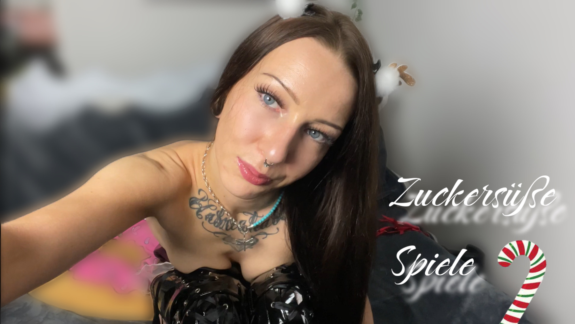 Nachdem ich dir richtig eingeheizt habe, zeig ich dir jetzt was richtig versautes ! Ich entblöße mich aus , meinen heißen Weihnachtsdessous und beginne mit dem zuckersüßen Spielen! Hmm Lecker!  

#christmas #dessous #stiefel #motto #kostüm #lollipop #zuckerschock #nahausnahme