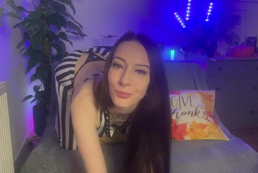 Trixie-Tainted: S******m P***y Flash