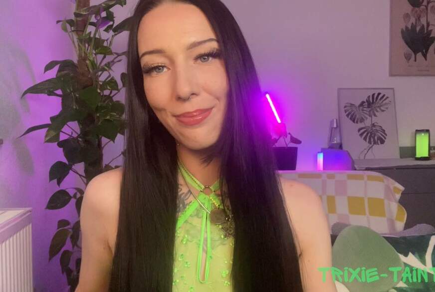 Trixie-Tainted: Durchsichtige Dessous und sinnliche Dildo W************g