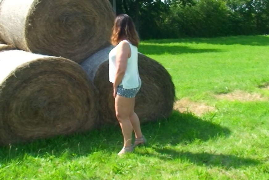 Sexy-Hausfrau: Schön in die Wiese g*****t!