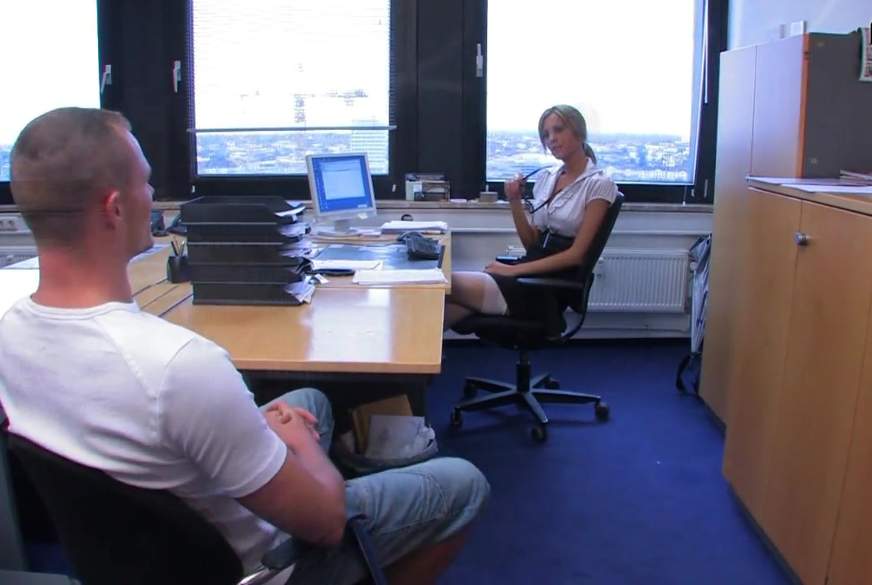 20 Jährigen Job Bewerber b*****t und verführt (Rollenspiel + User) 1/2 von LARA-LOVE pic2