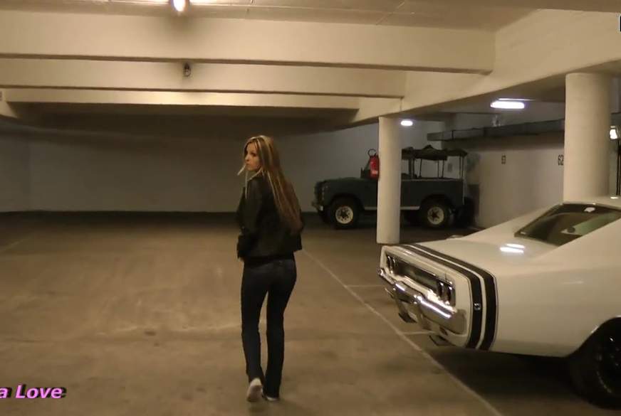 Cadillac & Champagner * Pipi Pause in der Garage* von LARA-LOVE pic2