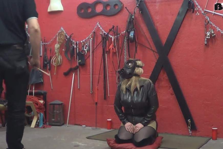 Sklavins Tittenbehandlung in Latex Teil 1 von Meister-p******e pic3