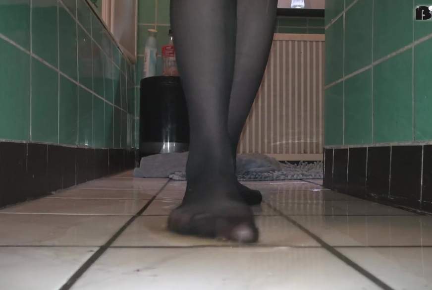 auf die F***e g*****t und mit Nylonfüssen verteilt von Meister-p******e pic4