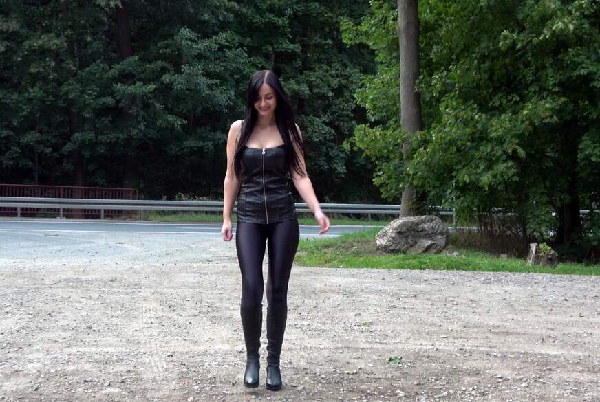 Die gebuchte Lederstiefels******e blank g*****t!!! von Chloe-Privat