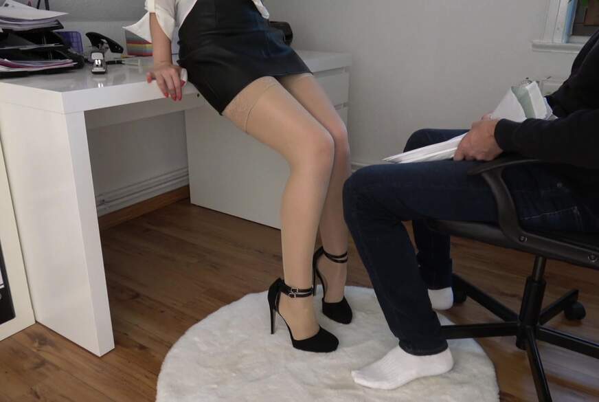 YoungDevotion: Chef meine M****i ist f****t! Bitte s******n sie rein und s********n mich!