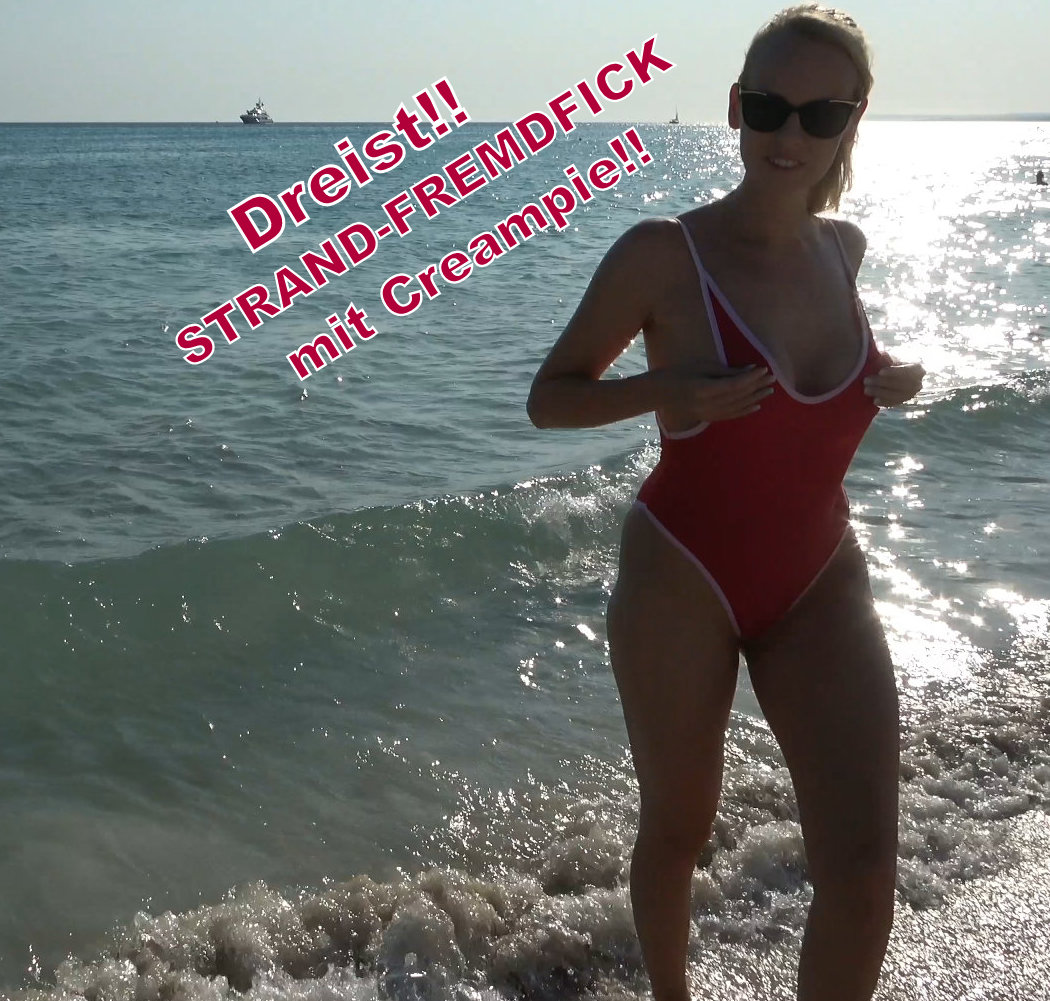 Dreist!! STRAND-FREMDFICK mit Creampie!! Ich war ein paar Tage auf Mallorca und  megaaaa geil. Ich zeige ich jedem was ich für ein fickgeiles  Bückstück ich bin. In meinem roten , knappen  Badeanzug komme ich schön nass aus dem Wasser, und ich bin auf der Suche nach einem versauten Abendteuer!  Er Päarchen lag am Strand und er zog mich schon gefühlt mit seinen Blicken aus.  Ich sag etwas lauter, dass ich pissen muss und er rennt mir sofort nach. Direkt erwischt er mich beim Pissen, rufe ihn näher und frage ob er Lust hat mich zu knallen, er hatte ja schon ne Beule in der Hose. Ich zeige ihm meinen gelen Fickbody und blase gierig seine harte Latte. Ich dreht mich um , er schiebt meinen Badeanzug zur  Seite und fickt mich doggy am Strand durch. Dass wir dabei von Spannern beobachtet wurden , macht mich nur noch geiler. Sooo geill , wie es schmatzt und mir seine Eier ranklatschen. Es ist so geil ….  Und seine Frau kommt wohl gerade aus dem Wasser. Ein geiler Spritzer  heißer Sacksahne ergießt ergiesst sich tief in mir