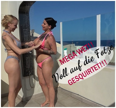 MEGA WET!! Voll auf die Fotze gesquirtet!!! Ich kann dir gar nicht sagen wie heiss uns war, da kam uns eine abkühlende Dusche gerade richtig  grins   Aber es noch viel heisser und so was von mega nass... Hättest du dich auch so von mir ansquirten lassen?