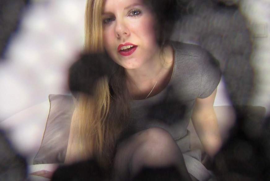 Leck das Höschen deiner Herrin! von LadyMaryJane pic3