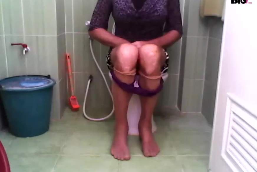 angel60: Die neue Nachbarin geht bei mir auf die Toilette