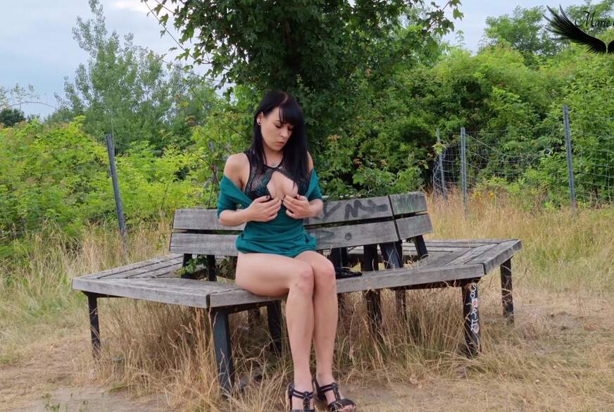 Willst du mein Spanner sein Public Orgasmus von MarieSaint