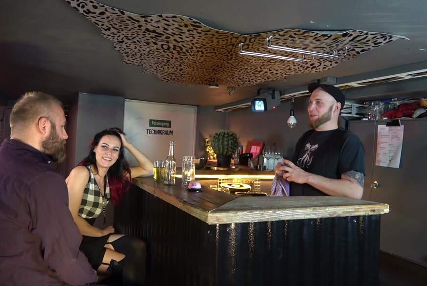 P**s Prank! Er trinkt wirklich meine P***e von MarieSaint